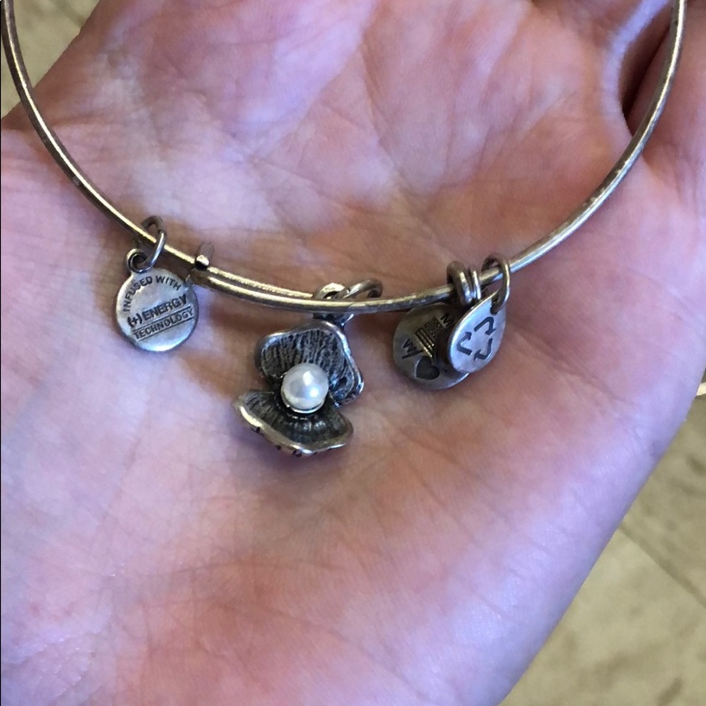 Alex and Ani Clam w/ Pearl bracelet in silver